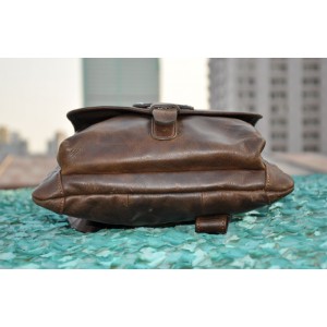 brown  vintage leather bag