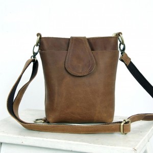 Vintage small leather messenger bag
